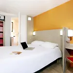 Kyriad Eco - - La Defense 2* Suresnes