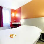 Kyriad Eco - - La Defense 2* Suresnes