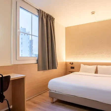 Kyriad Eco - - La Defense Hotel Suresnes