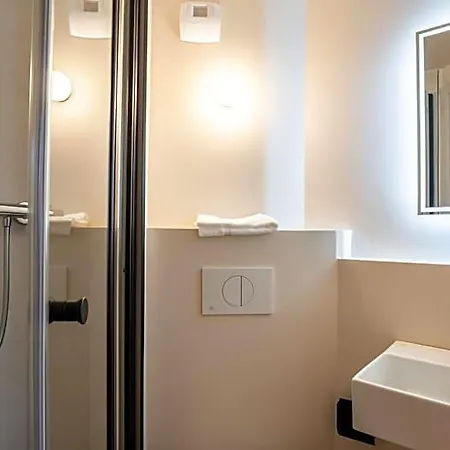 Kyriad Eco - - La Defense Suresnes