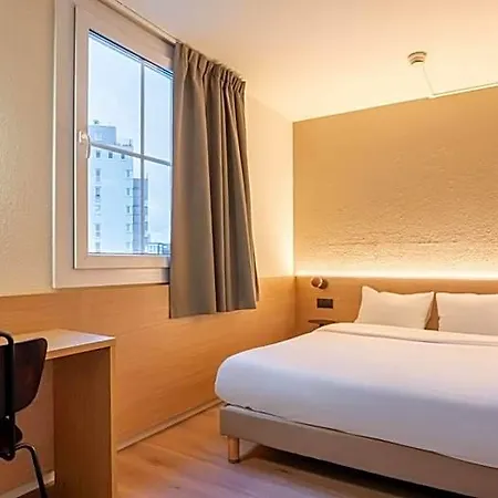 Kyriad Eco - - La Defense 2*