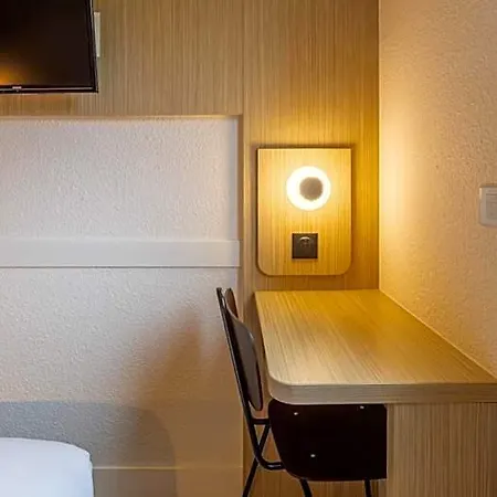 Kyriad Eco - - La Defense Hotel Suresnes