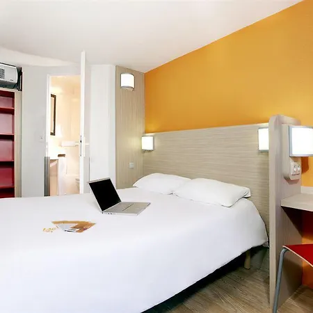Kyriad Eco - - La Defense 2* Suresnes