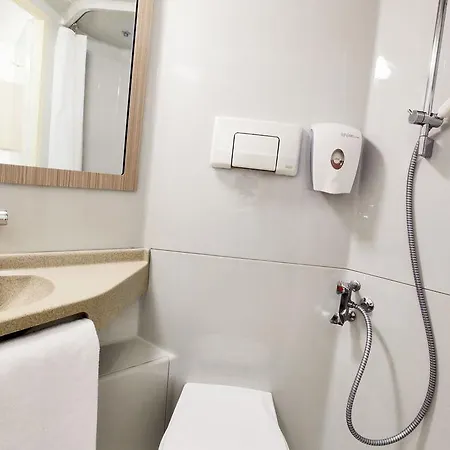 Kyriad Eco - - La Defense 2* Suresnes