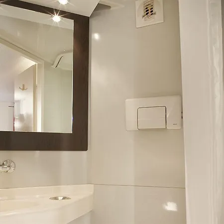 Hotel Kyriad Eco - - La Defense