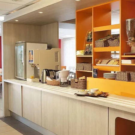 Kyriad Eco - - La Defense Hotel Suresnes