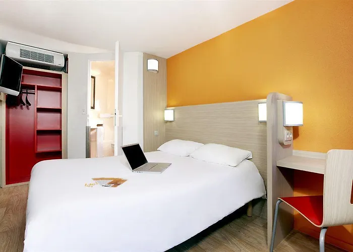 Kyriad Eco - Suresnes - La Defense 2* Suresnes