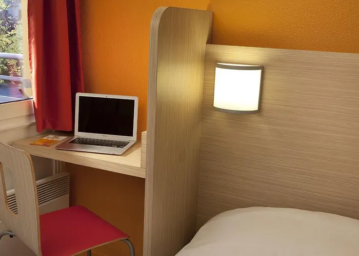 Kyriad Eco - Suresnes - La Defense Otel