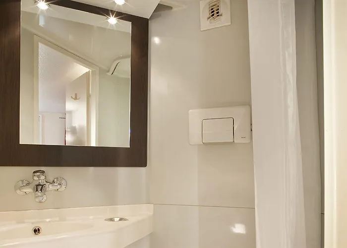 Hotel Premiere Classe Paris Ouest - Pont De