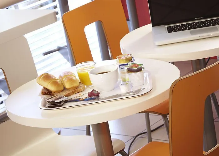 Premiere Classe Paris Ouest - Pont De Hotel