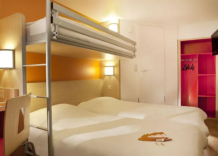 Otel Kyriad Eco - Suresnes - La Defense