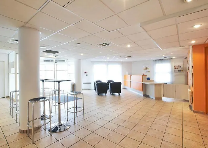 Premiere Classe Paris Ouest - Pont De Hotel