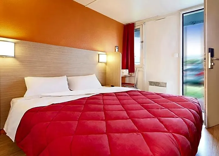 Kyriad Eco - Suresnes - La Defense Otel Suresnes